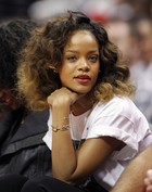 Rihanna : rihanna-1360883210.jpg