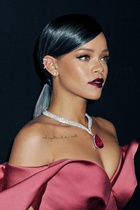 Rihanna : rihanna-1418414173.jpg