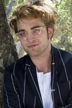 Robert Pattinson : robert_pattinson_1243837220.jpg