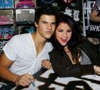 Selena Gomez : TI4U_u1255900464.jpg