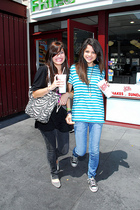 Selena Gomez : TI4U_u1258302676.jpg