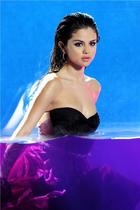 Selena Gomez : selena-gomez-1323359946.jpg