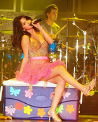 Selena Gomez : selena-gomez-1325106148.jpg