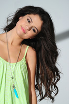 Selena Gomez : selena-gomez-1336024386.jpg