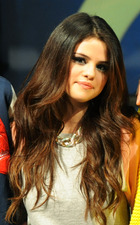 Selena Gomez : selena-gomez-1360291838.jpg