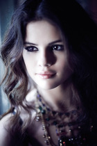 Selena Gomez : selena-gomez-1382044786.jpg