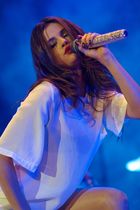 Selena Gomez : selena-gomez-1382374057.jpg