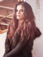 Selena Gomez : selena-gomez-1386507631.jpg