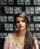 Selena Gomez : selena-gomez-1386607055.jpg