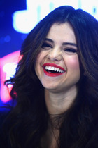 Selena Gomez : selena-gomez-1387069316.jpg