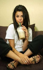 Selena Gomez : selena_gomez_1250184663.jpg