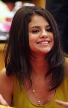 Selena Gomez : selena_gomez_1279727195.jpg