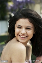 Selena Gomez : selena_gomez_1296411376.jpg