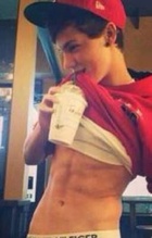 Taylor Caniff : taylor-caniff-1431281172.jpg