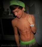 Taylor Caniff : taylor-caniff-1431281206.jpg