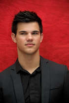 Taylor Lautner : taylor-lautner-1315420716.jpg