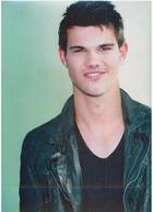 Taylor Lautner : taylor-lautner-1323596818.jpg