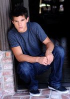 Taylor Lautner : taylor_lautner_1214759965.jpg
