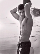 Taylor Lautner : taylor_lautner_1292625601.jpg