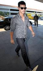 Taylor Lautner : taylor_lautner_1300735432.jpg