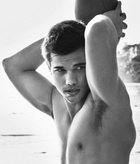 Taylor Lautner : taylor_lautner_1310979455.jpg