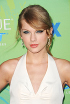Swift, Gomez win big at Teen Choice