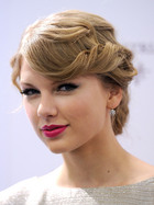 Taylor Swift : taylor-swift-1319054804.jpg