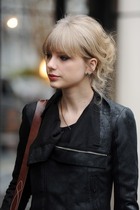 Taylor Swift : taylor-swift-1327880608.jpg