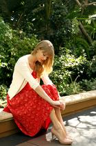 Taylor Swift : taylor-swift-1351360700.jpg