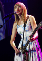 Taylor Swift : taylor-swift-1351367734.jpg