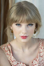 Taylor Swift : taylor-swift-1357066694.jpg