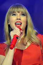 Taylor Swift : taylor-swift-1360830033.jpg