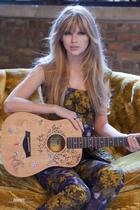 Taylor Swift : taylor-swift-1368834945.jpg
