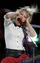 Taylor Swift : taylor-swift-1372963267.jpg