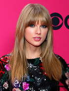 Taylor Swift : taylor-swift-1385233676.jpg