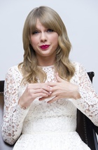 Taylor Swift : taylor-swift-1385337638.jpg