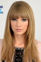 Taylor Swift : taylor-swift-1412166354.jpg