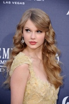 Taylor Swift : taylor-swift-1414002498.jpg