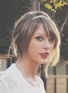 Taylor Swift : taylor-swift-1426701184.jpg