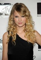 Taylor Swift : taylor_swift_1227199525.jpg