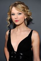 Taylor Swift : taylor_swift_1236448323.jpg