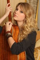 Taylor Swift : taylor_swift_1237403108.jpg