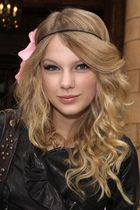 Taylor Swift : taylor_swift_1250435253.jpg