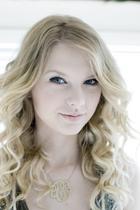 Taylor Swift : taylor_swift_1272260266.jpg
