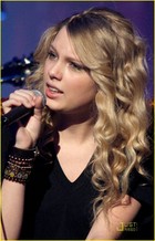 Taylor Swift : taylor_swift_1273159345.jpg