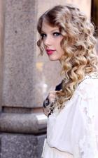 Taylor Swift : taylor_swift_1274122817.jpg