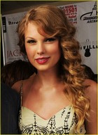 Taylor Swift : taylor_swift_1277326500.jpg
