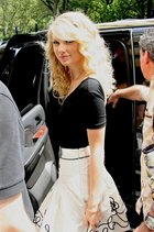 Taylor Swift : taylor_swift_1290458299.jpg