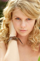 Taylor Swift : taylor_swift_1290458342.jpg