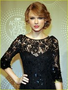 Taylor Swift returns to No. 1 on U.S. album chart
